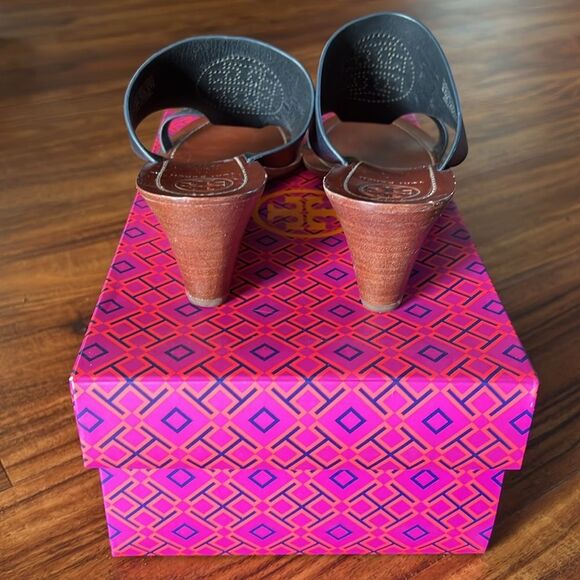 Tory Burch Navy/Black Perforated Logo Wedge Size 8.5 - Picture 5 of 9